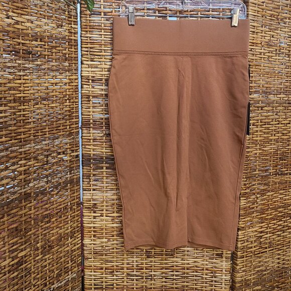 NWT Active USA Pencil Skirt Below Knee Tan Size Large Wide Stretch Waistband - Picture 1 of 6